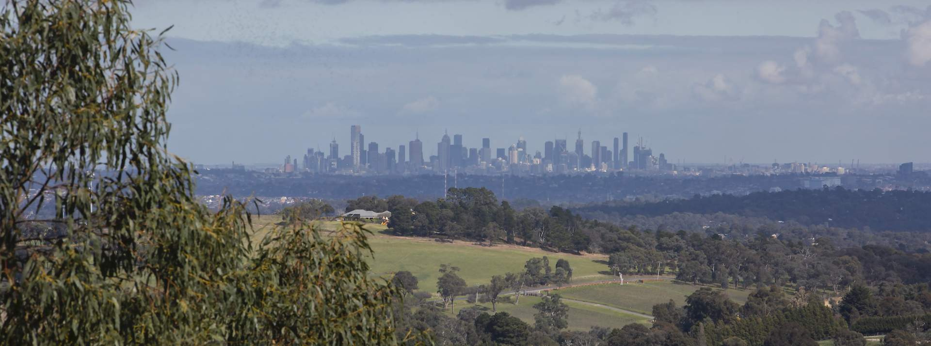 Kangaroo ground war memorial view to city 1800