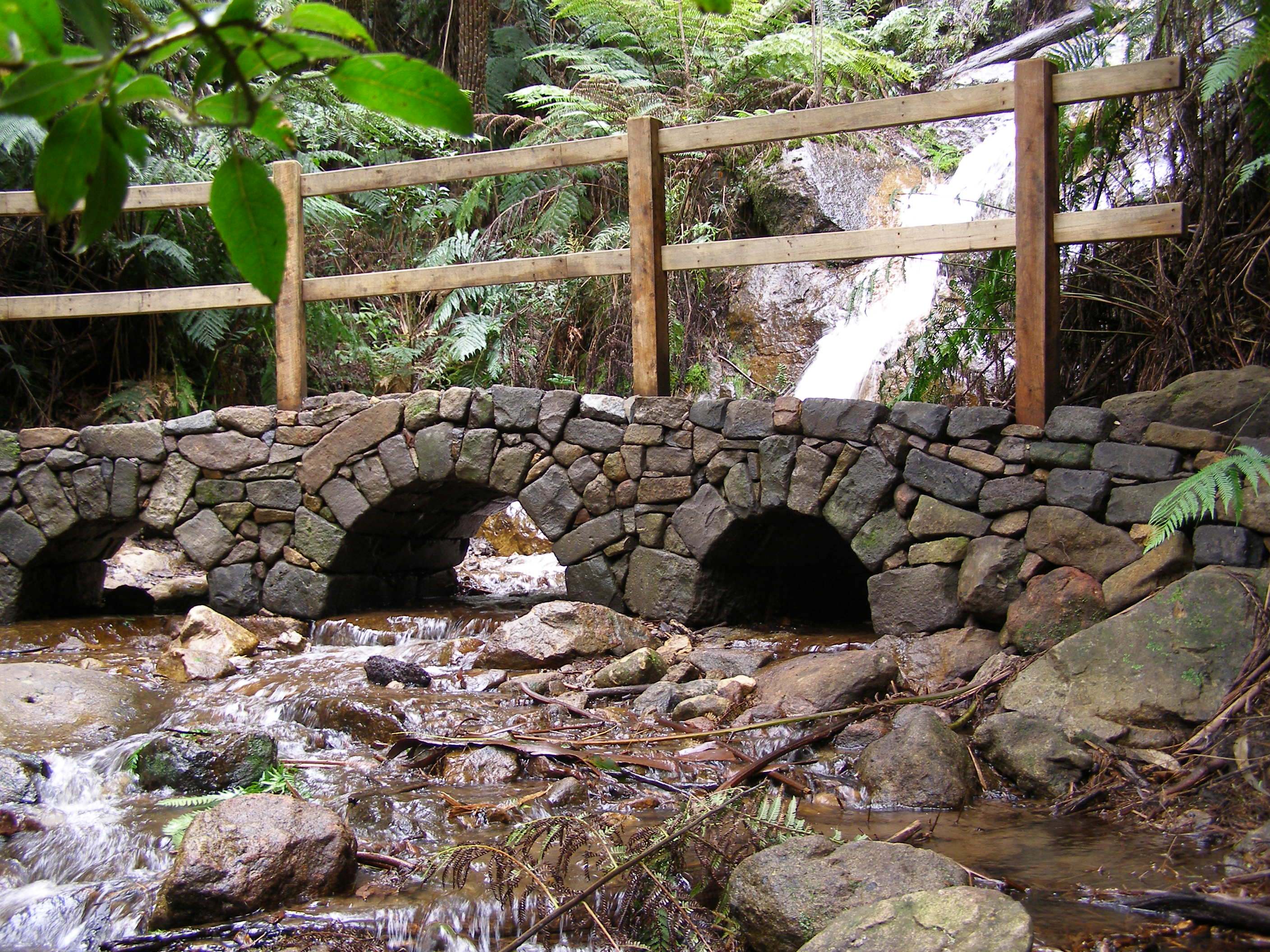 La La Falls Warburton