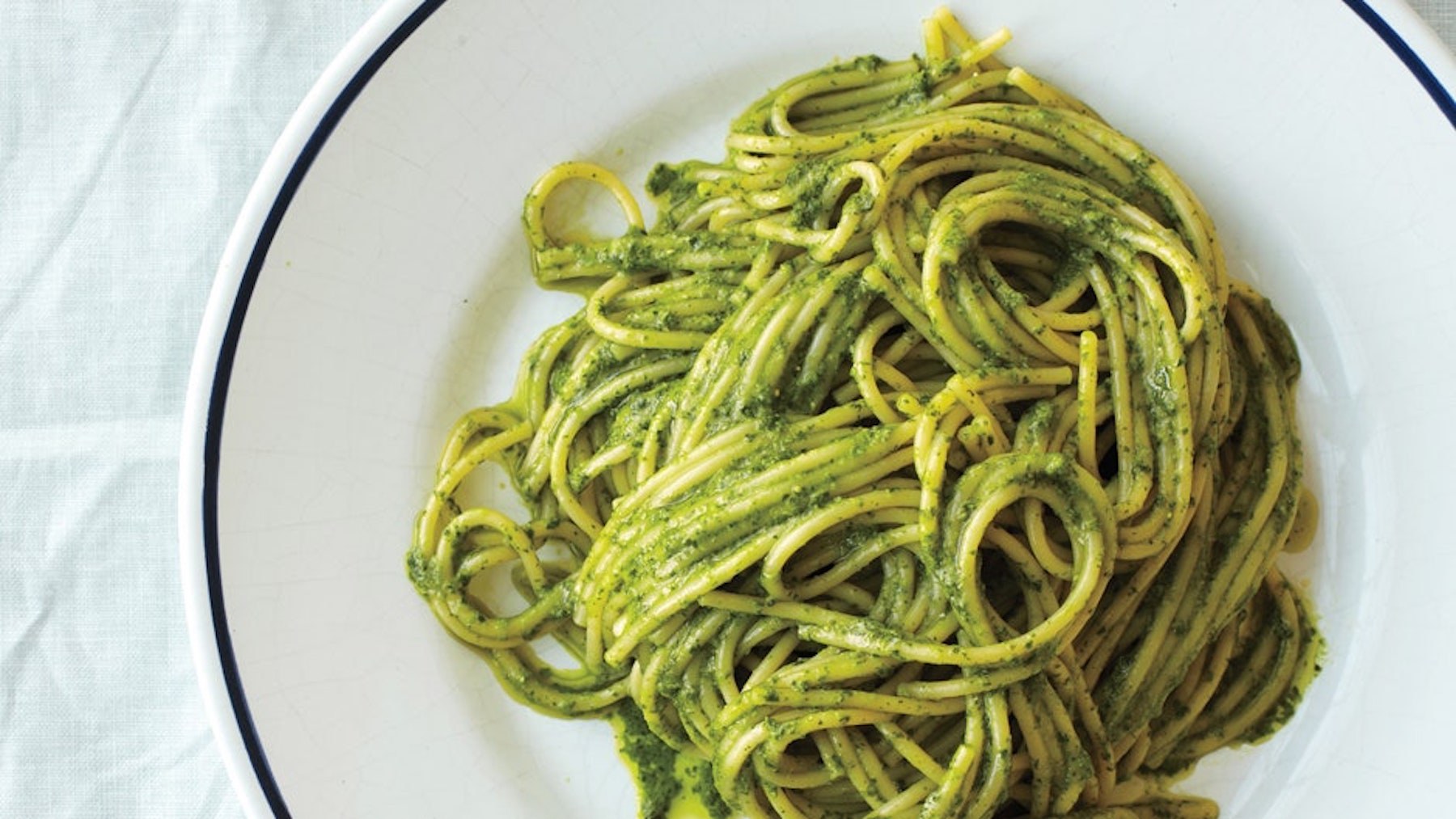 Ligurian pesto with spaghetti