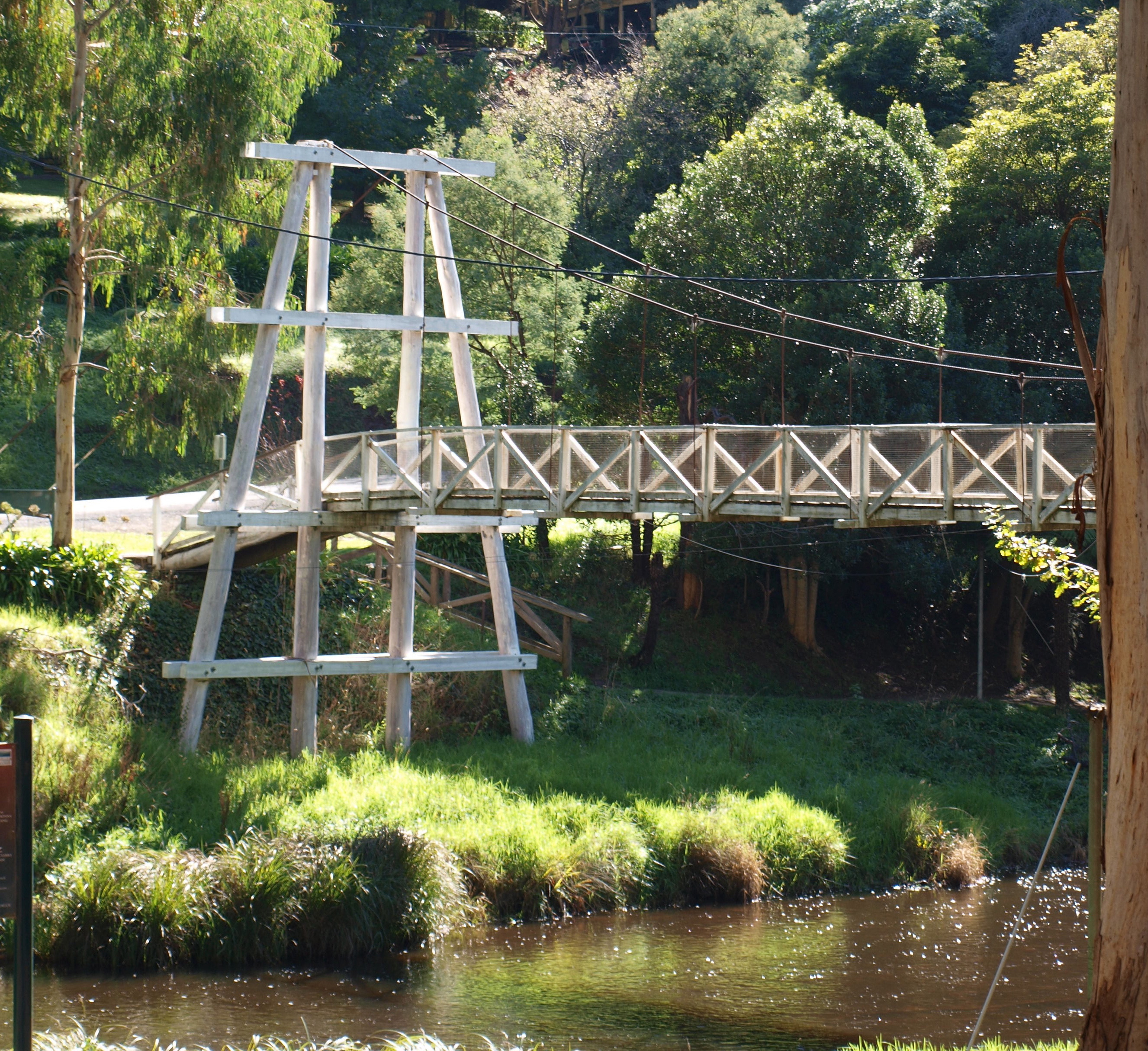 Swing bridge
