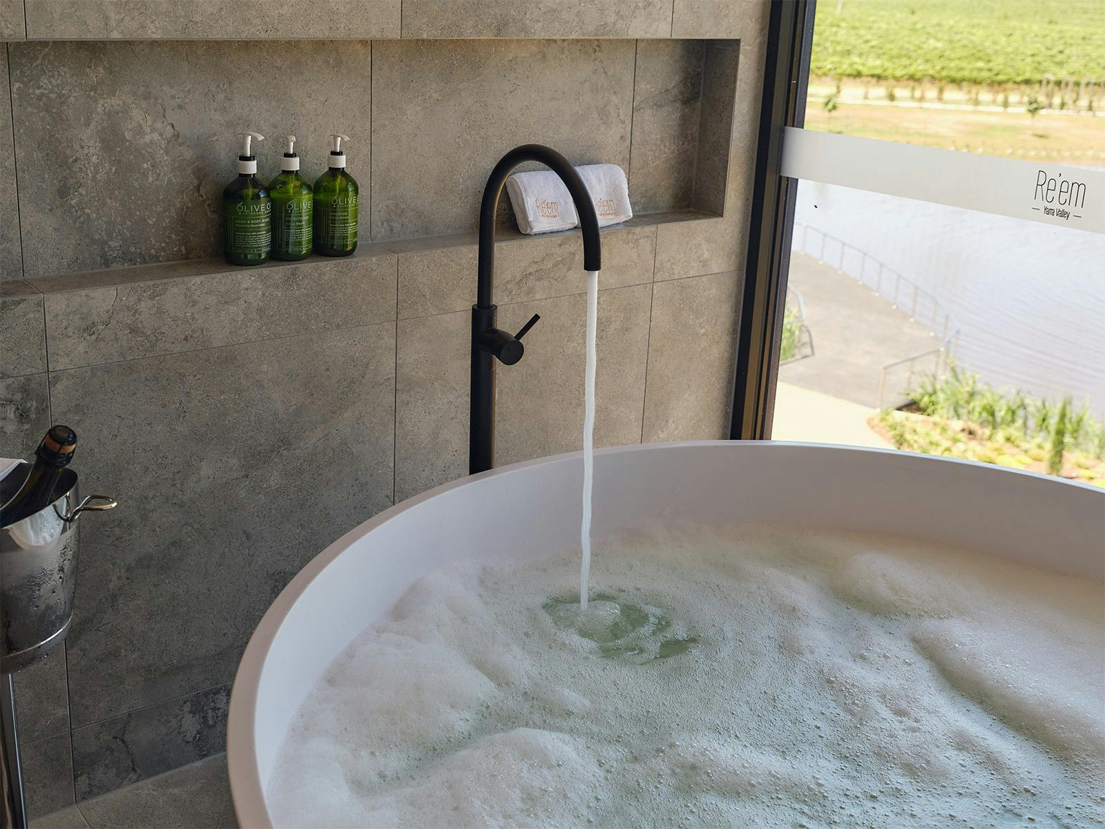 4Bbede64D8Dca7F2A5808233F418F994