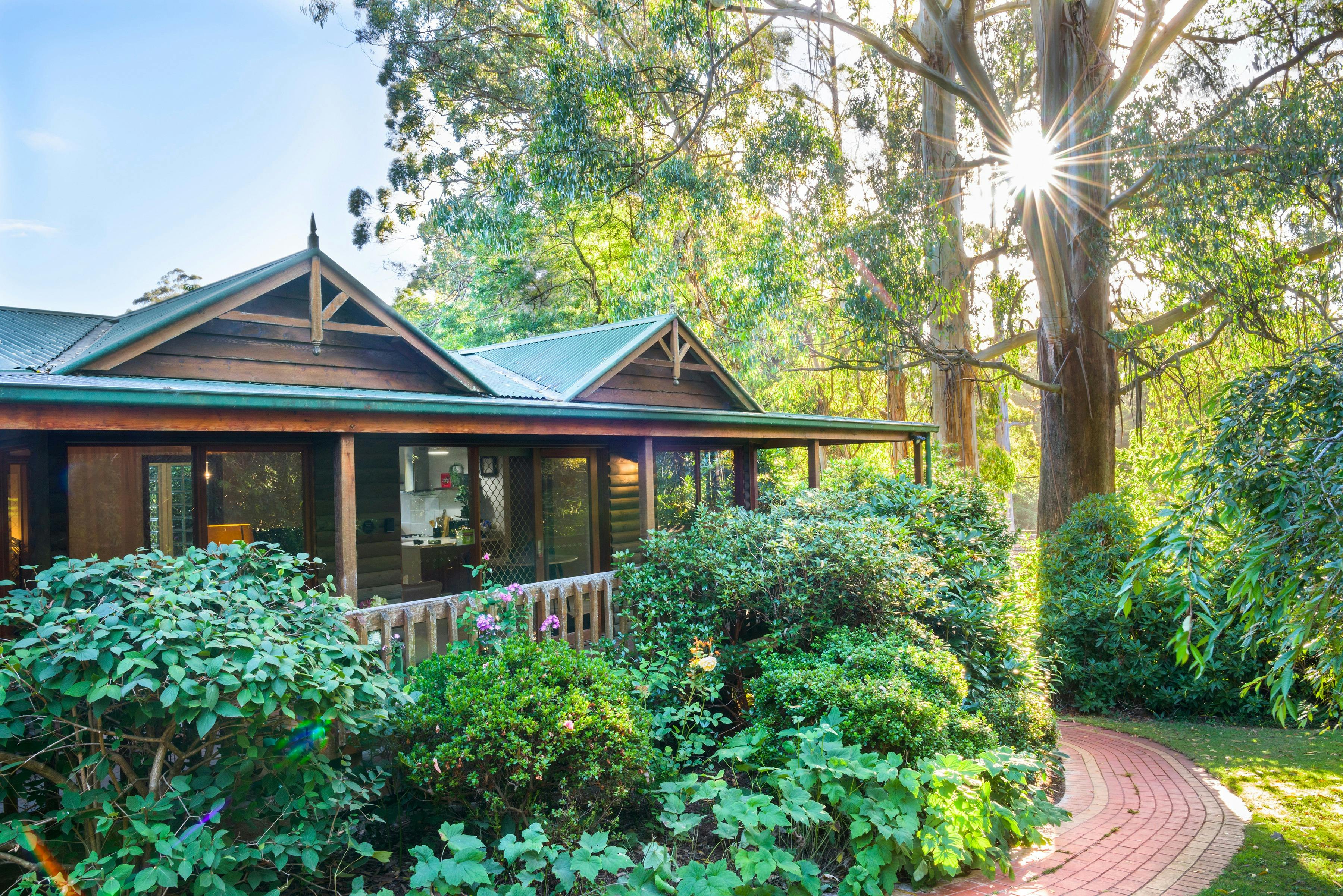 A8Ac941549C19F10Edcf1D385F9Ece39